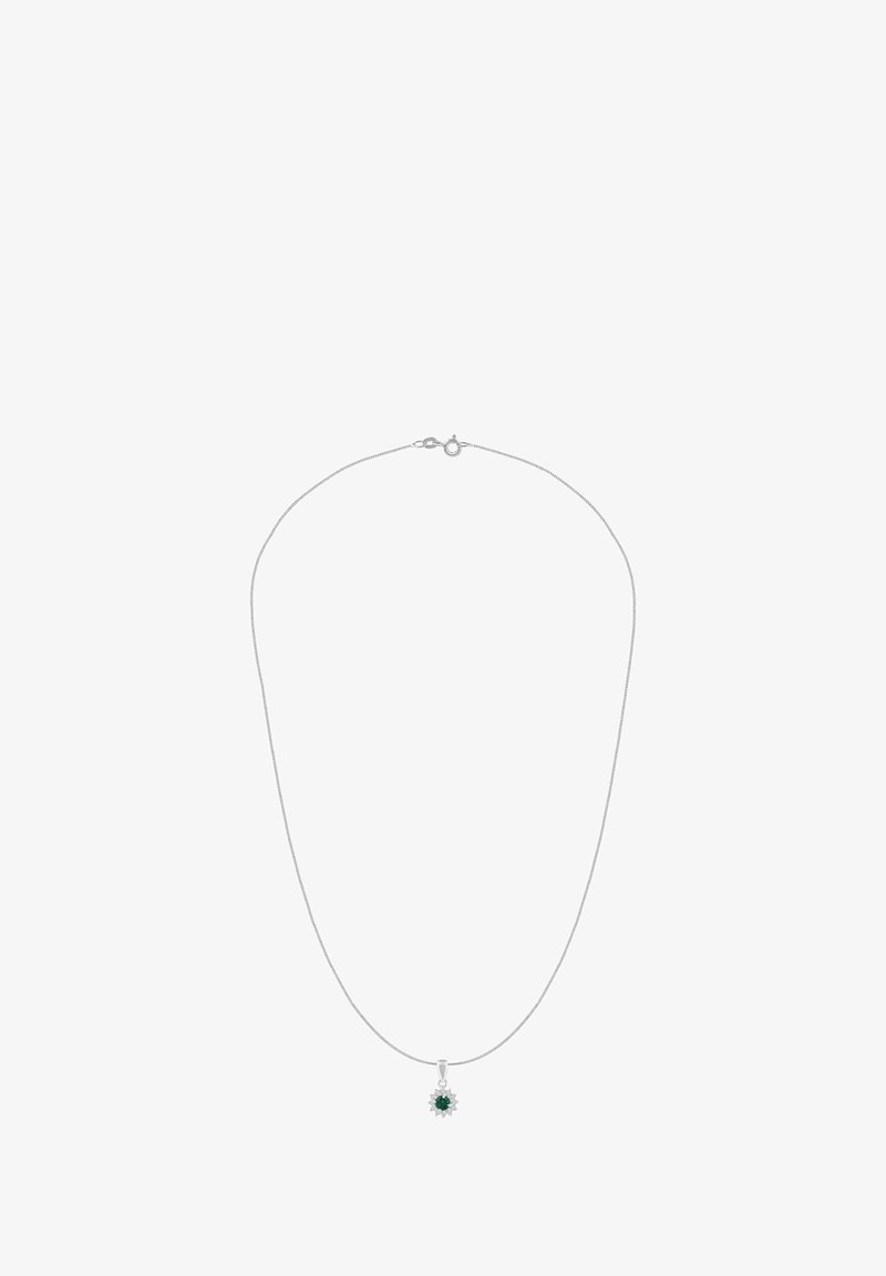 Collar de cadena plateada con un colgante de piedra preciosa redonda verde, fijado en un cierre de metal con forma floral, con un acabado liso y pulido.