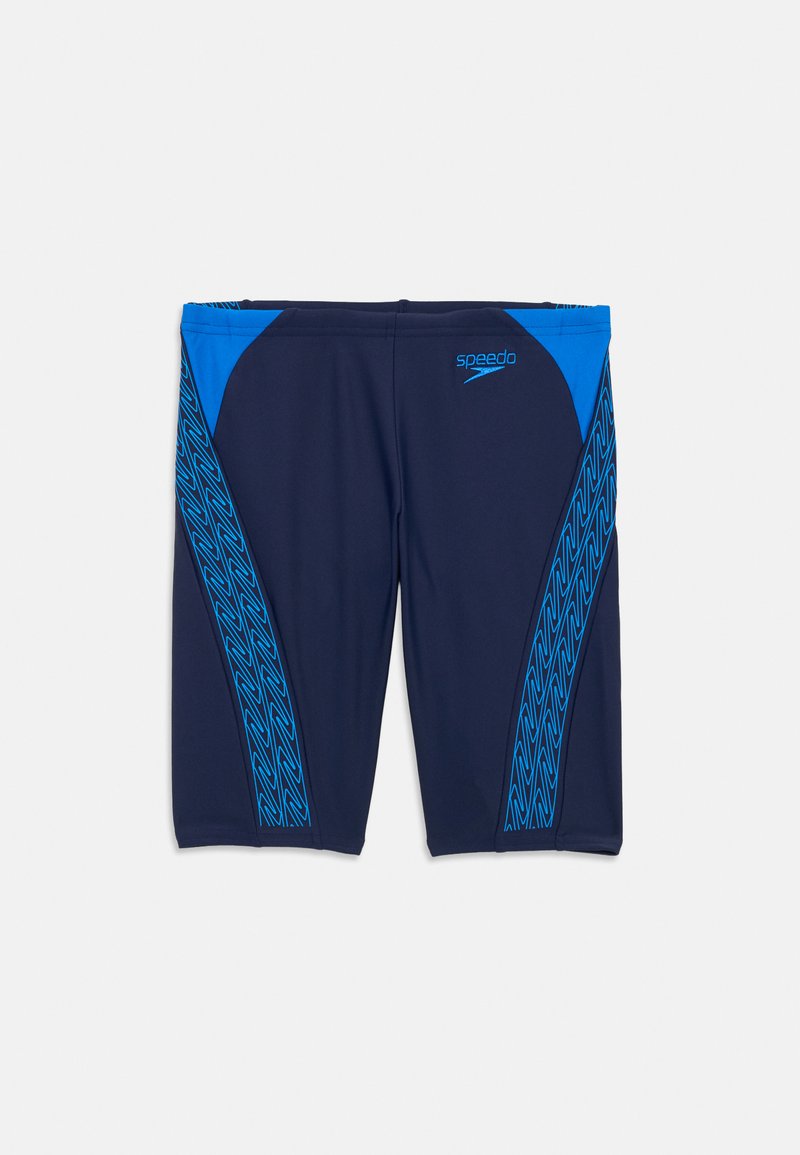 Tumesinised ujumispüksid siniste aksentidega ja tekstuurse laine mustriga külgedel. Valmistatud venivast kangast mugavuse ja liikuvuse tagamiseks.