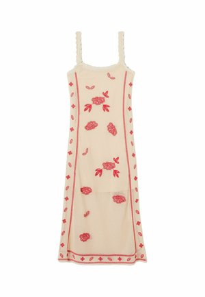 Vestido sin mangas color crema con bordado floral rosa y tirantes festoneados, con un diseño recto de longitud media.