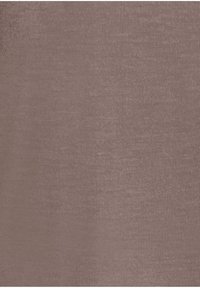 Jednolita, stonowana tkanina w kolorze mauve o delikatnym wzorze dzianiny, równo tkana i o gładkiej powierzchni.