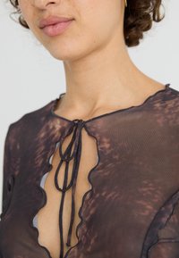 Weekday ELYSIA FRONT TIE - Bluse - lilac purple dark