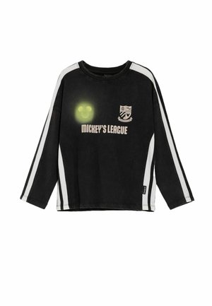 Čierne športové tričko s dlhým rukávom s bielymi pruhmi, text "Mickey's League", grafikou hlavy Mickeyho Mousa a klubovým erbom na hrudi.