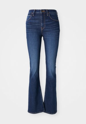 Blaue Schlagjeans aus Denim, mit hoher Taille, Fünf-Taschen-Design und kontrastierenden orangen Nähten entlang der Nähte.