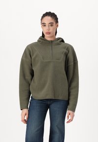 Fleece pullover huppari oliivinvihreänä, jossa on puolivälin vetoketju, teksturoitu kangas ja rento muotoilu. Edessä on kolmiomainen paneelimuotoilu.
