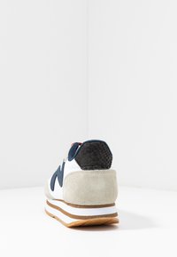 Woden Tenisky - white