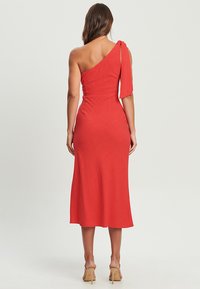 TUSSAH POPPY MIDI  - Pouzdrové šaty - red
