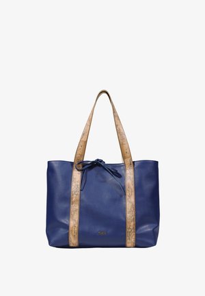 Borsa tote in pelle blu con manici beige a motivo. Presenta un dettaglio di chiusura legato e un logo dorato sul frontale. Design spazioso e semplice.