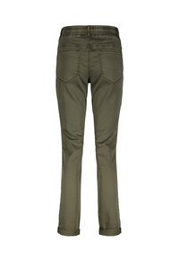 Olivenfarvede strækjeans med baglommer, elastisk talje og opbrettede ben. Har en glat tekstur og en tætsiddende pasform.