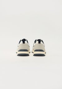 Thumbnail Image 3