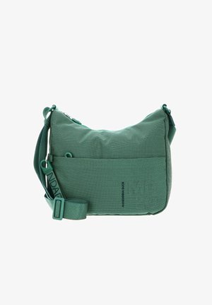 Sac à bandoulière en tissu vert à la forme souple, avec une sangle réglable, une fermeture zippée sur le dessus et un détail de logo embossé à l'avant.