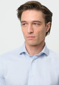 PROFUOMO Zakelijk overhemd - light blue