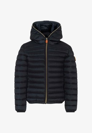 Zwarte pufferjack met een capuchon, horizontaal gestikte design, rits aan de voorkant en oranje accenten. Beschikt over elastische manchetten en een zachte binnenvoering.