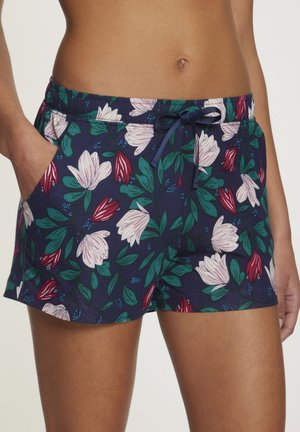 Shorts bleu marine avec un imprimé floral comportant des fleurs blanches et rouges, des feuilles vertes, une taille élastique et des poches latérales.