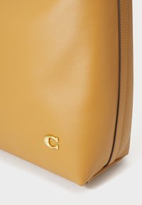 COACH JULIET SHOULDER BAG - Shopping bag - honey brown