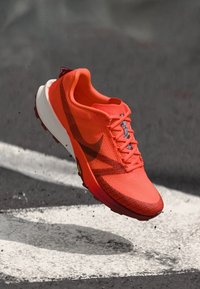 Nike Performance TERRA KIGER 10 - Tenisice za trail trčanje - hyper crimson/dark team red/sail/glacier blue