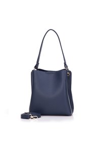 Marinblå läderhandväska med en texturerad yta, en enkel axelrem och en avtagbar rem. Har en rymlig öppen toppdesign.