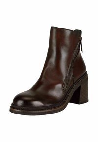 Stivaletto in pelle marrone con zip laterale, punta tonda, tacco impilato e dettagli di cucitura a contrasto. Texture liscia e design elegante.