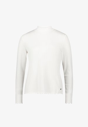 Weißes langärmliges Oberteil aus geripptem Stoff mit einem Stehkragen und gewelltem Saum. Enthält ein kleines schwarzes Logo auf der unteren Seite.