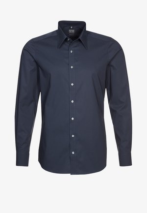 Tumed sinine pikkade käistega pluus, mis on valmistatud siledast puuvillakangast, millel on terav krae ja nööbid eest.