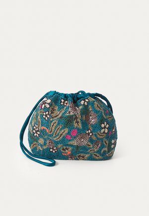 Lille turkis stofpose med snøre, dækket med indviklet blomsterperlebroderi i brune, grønne, hvide, pink og orange farver.