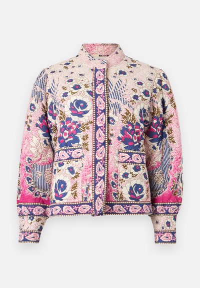 Veste à motif floral rose avec des fleurs bleues et marron, poches avant, fermeture boutonnée et col montant.