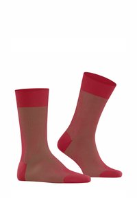 Rote Socken mit einem gerippten Bund, einem glatten Körper und kontrastierenden, dunkleren Streifen an den Seiten. Abgerundete Zehen und verstärkte Ferse.