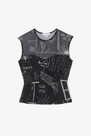 Čierny bezrukávový top s sieťovanou panelom, s bielymi abstraktnými vzormi a ručne písaným textom. Úzky strih s jedinečnými vizuálnymi detailmi.