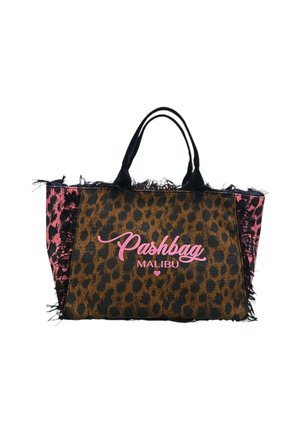 Borsa tote con stampa leopardata davanti, pannelli laterali rosa, bordi neri sfrangiati, manici neri e "Pashbag Malibu" in scrittura rosa sul davanti.