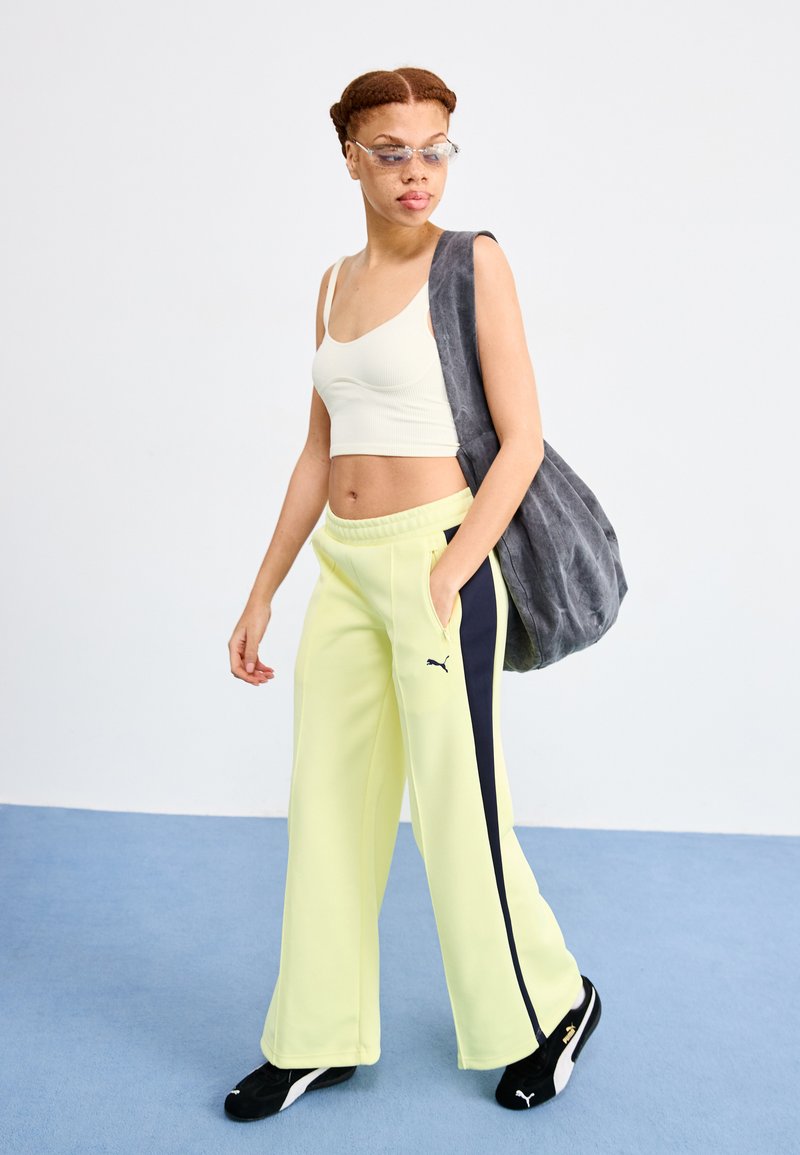 Puma T7 LOW RISE TRACK PANTS OP - Teplákové kalhoty - gold moon
