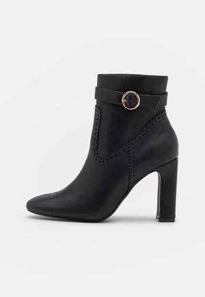 Enkellaarsjes met hoge hak - black