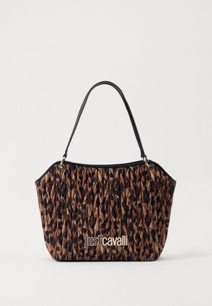 Sac à main imprimé léopard marron et noir avec poignées noires et logo doré "Just Cavalli" sur le devant, sur fond blanc.