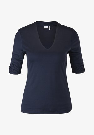 T-shirt attillato di colore blu navy, con scollatura a V, maniche a tre quarti e tessuto di cotone morbido. Include un dettaglio arrotolato sulle maniche.