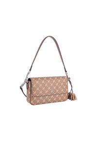 Braune Lederhandtasche mit strukturierter Oberfläche, markantes geometrisches Muster, Klappenverschluss und abnehmbarem Kettenriemen.