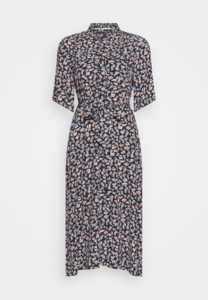 Robe midi noire à manches courtes, col avec revers, taille ceinturée, et motif abstrait en rose, blanc et bleu clair.