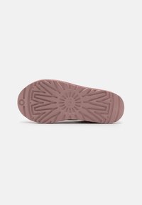 UGG TASMAN - Lahtised kingad - lavender shadow