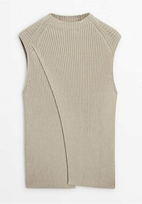 Bezrękawnik z dzianiny w kolorze beżowym o prążkowanej fakturze, charakteryzujący się unikalnym asymetrycznym krojem oraz szerokim okrągłym dekoltem, idealny do noszenia na warstwy.