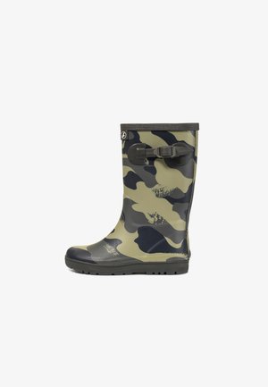 Grüner und marineblauer Gummistiefel im Camouflage-Design mit abgerundetem Zehenbereich, profilierter Sohle und seitlicher Schnalle zur Weitenverstellung.