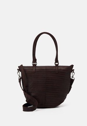 Dunkelbraune Leder-Tote-Bag mit horizontalen gesteppten Streifen, zwei oberen Griffen und einem verstellbaren Schultergurt mit Metallverschluss.