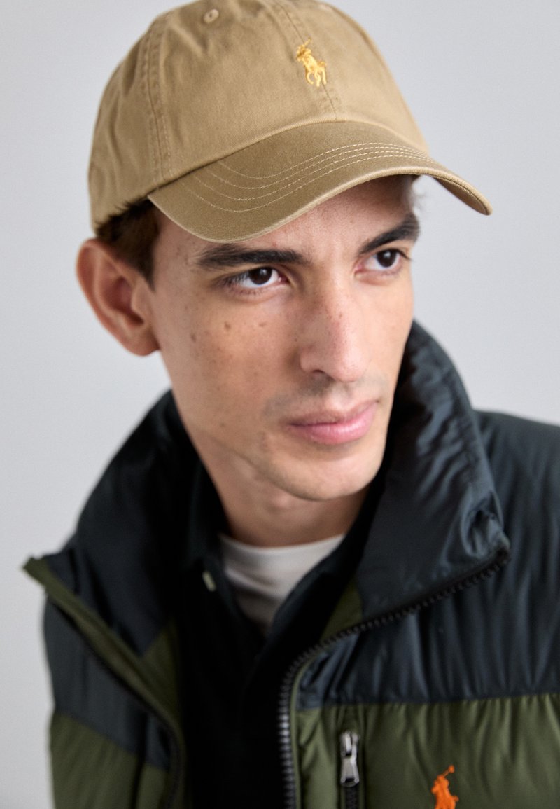 Polo Ralph Lauren - STRETCH-COTTON TWILL BALL CAP UNISEX - Cap - desert khaki, Forstørre