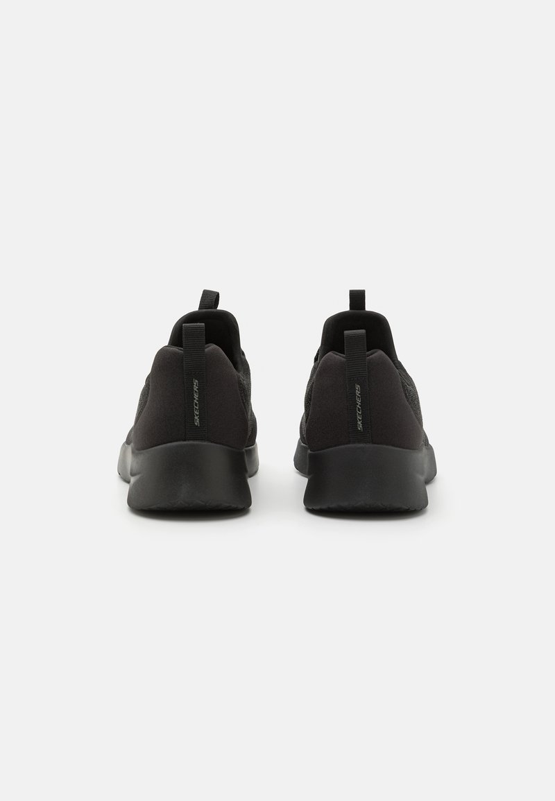 Schwarze Sportschuhe mit einem atmungsaktiven Mesh-Obermaterial, einer stabilen schwarzen Sohle und Rückziehhilfen. Minimalistisches Design ohne sichtbare Logos.