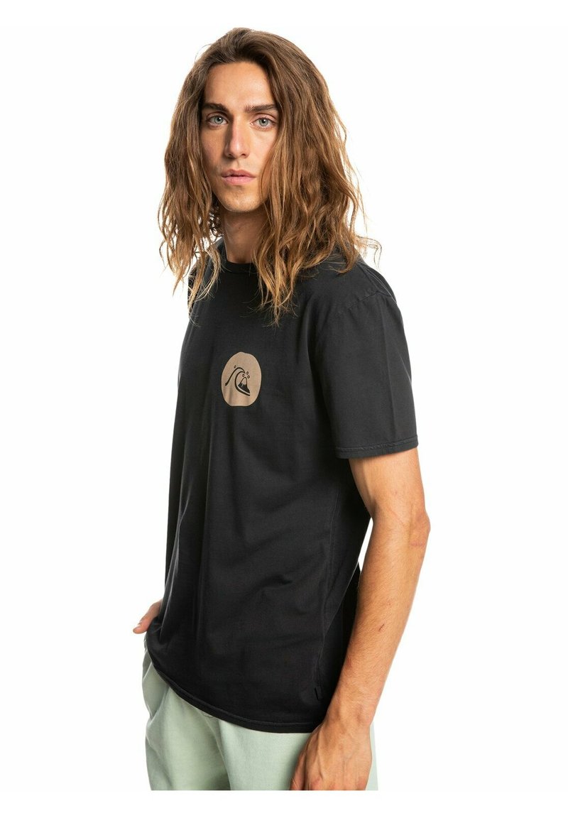 Herren T-Shirts basic | Quiksilver BE STILL MANCHES COURTES T-Shirt print black/schwarz - FN12625 Herren T-Shirts basic | Quiksilver BE STILL MANCHES COURTES T-Shirt print black/schwarz - FN12625