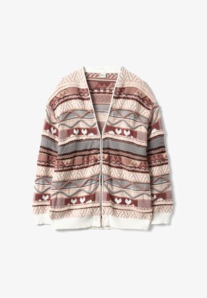 Cardigan lavorato a maglia con motivi geometrici e a cuore in rosa, bordeaux, grigio e crema, fronte aperto e polsini e orlo bianchi a coste.
