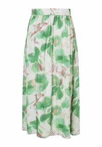Jupe maxi florale en tissu léger, ornée d'un motif de feuilles vertes et roses, avec une taille froncée et une silhouette fluide.