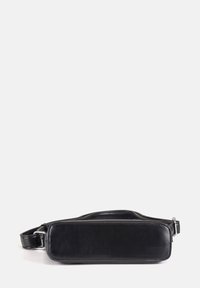 Borsa a tracolla in pelle nera con forma rettangolare, texture liscia e tracolla removibile. Presenta una chiusura con zip e un design minimalista.