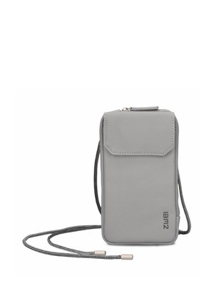 Kleine graue Crossbody-Handytasche mit Frontklappe, Reißverschluss oben und verstellbarem schwarz-weißem Kordelriemen.