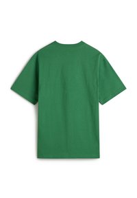 Maglietta verde in cotone con maniche corte, scollatura rotonda e una consistenza liscia. Il retro è semplice, senza loghi o motivi visibili.