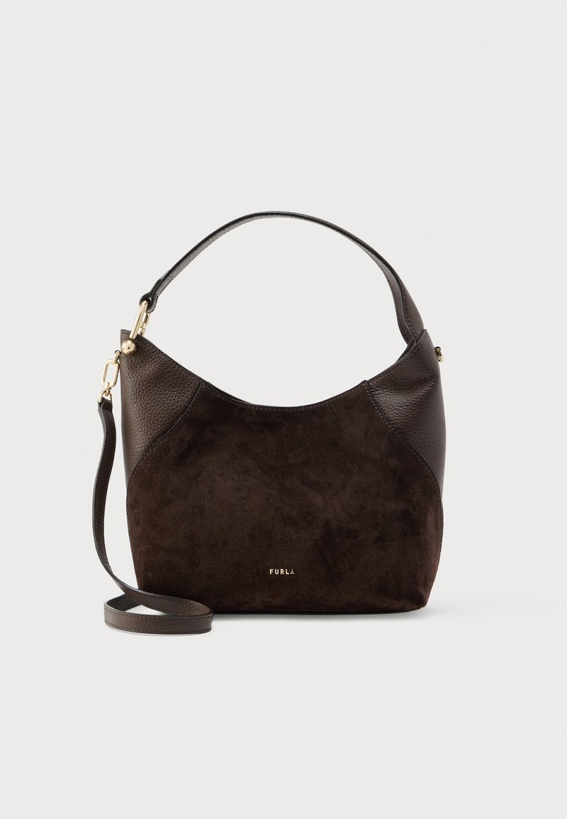 Tumši brūna zamša un ādas rokassoma ar īsām un regulējamām garām siksnām, zelta aparatūru un Furla logotipu priekšpusē.