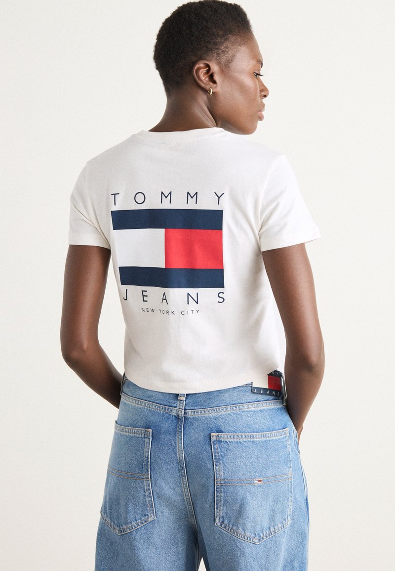 Tommy Jeans - US FLAG TEE - Marškinėliai su spaudiniu - ancient white, Padidinti