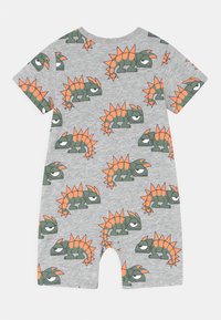 Šedý overal s krátkým rukávem pokrytý zelenými kreslenými dinosaury s oranžovými hřebeny. Vzor obsahuje vícero hravých motivů. Měkký bavlněný materiál.