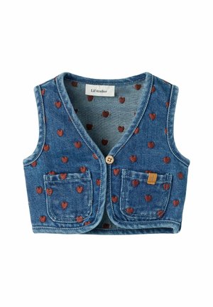 Veste sans manches en denim pour enfants avec motifs de cœurs marron, deux poches avant, un bouton en bois unique et étiquette Lil'Atelier à l’intérieur du col.